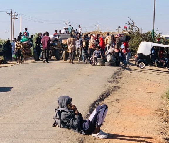 Wad Madani, des personnes fuient en masse la ville suite à la prise de contrôle des RSF (source : radio Dabanga)