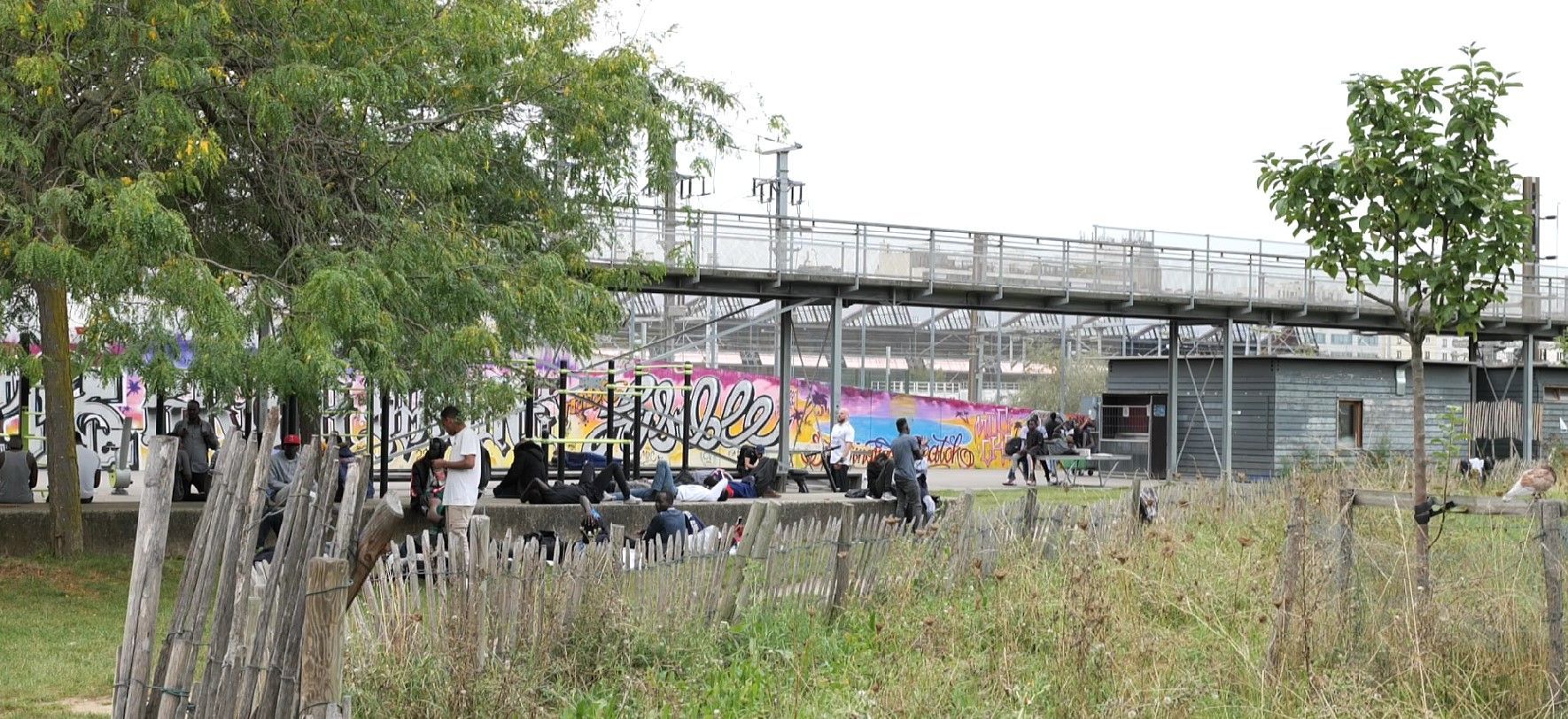 Au parc de Stalingrad, dans le quarter de la Chapelle (Photo : Sudfa Media). 