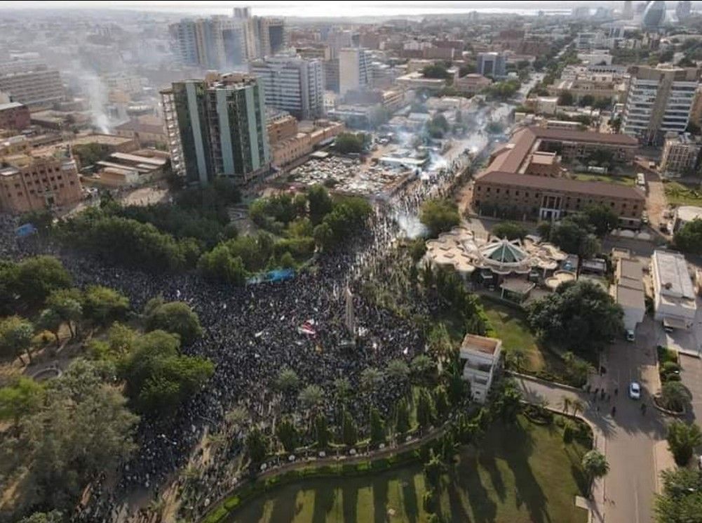 La place du palais présidentiel occupée, source : réseaux sociaux 