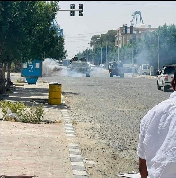 Affrontements par balles dans la rue à Port-Soudan (source : comités de résistance de Port-Soudan)